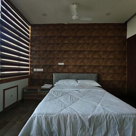 מלון Kochi Marina Lounge מראה חיצוני תמונה